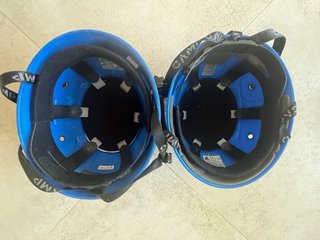 Cascos de montaña y escalada azules