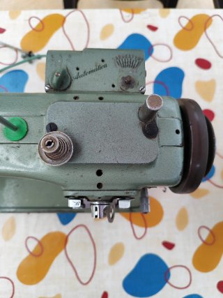 Máquina de coser Refrey Transforma 427