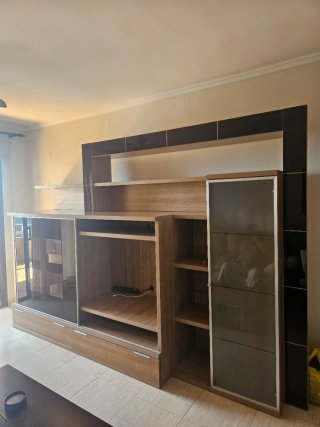Mueble de salón madera y cristal