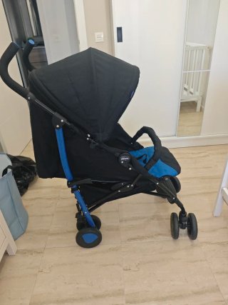 Silla de paseo Chicco azul y negra