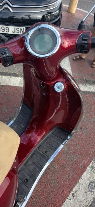 Moto Eléctrica Scooter Roja y Beige
