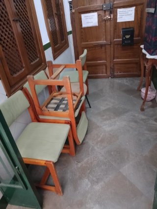 5 Sillas de Madera y Tela