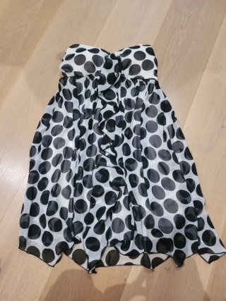 Vestido palabra de honor lunares