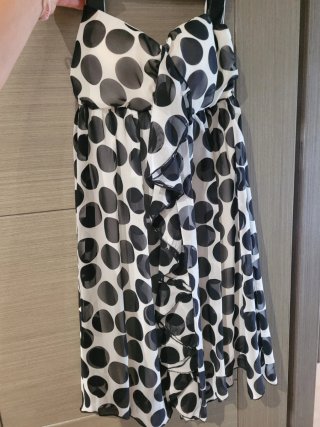 Vestido palabra de honor lunares
