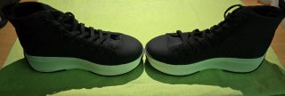 Zapatos de plataforma negros y blancos