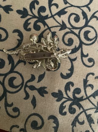 Broche vintage perlas y pedrería