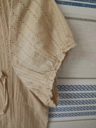 Camisa de verano beige mujer