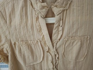Camisa de verano beige mujer