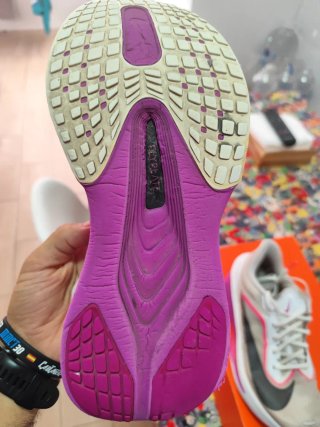 Nike Zoom Fly 6 W 41 Blanco/Negro/Morado
