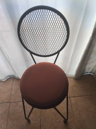 Silla de forja negra y marrón