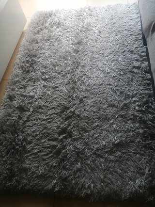 Alfombra gris de poliéster
