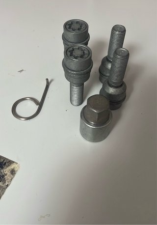 TORNILLOS ANTIRROBO VW GOLF AUDI SEAT VW T5 T6.1