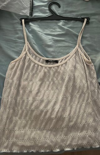 Top IMMAN beige con encaje