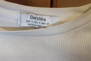 Top manga corta del Bershka dragón chino Talla S
