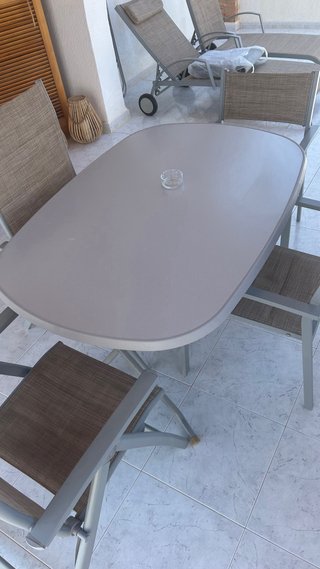 Mesa plegable y 4 sillas exterior