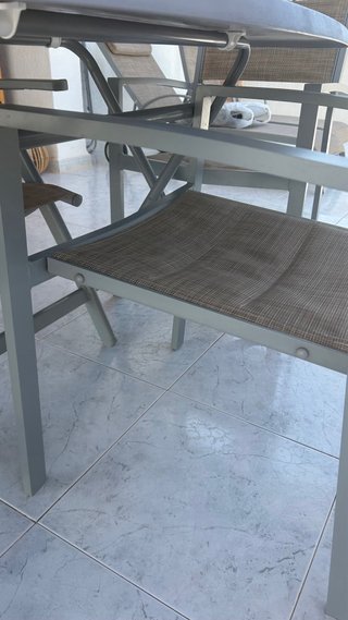 Mesa plegable y 4 sillas exterior