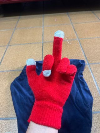 Guantes rojo putón tactiles precio negociable