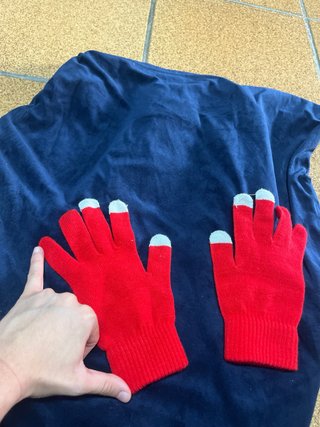 Guantes rojo putón tactiles precio negociable
