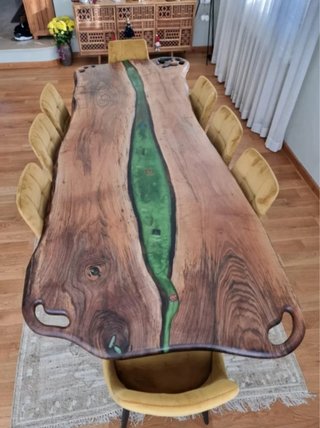 Tavoli in legno e resina