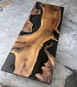 Tavoli in legno e resina