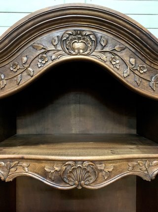 Estantería Antigua de Madera Tallada