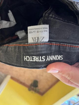 Pantalones vaqueros negros  Rotos
