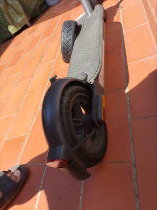 Patinete Eléctrico Xiaomi pro 2 co una rueda nueva