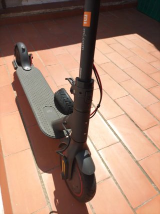 Patinete Eléctrico Xiaomi pro 2 co una rueda nueva