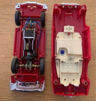Scalextric Aston Martin DB4 Rojo