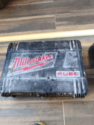2 Cajas Milwaukee FUEL