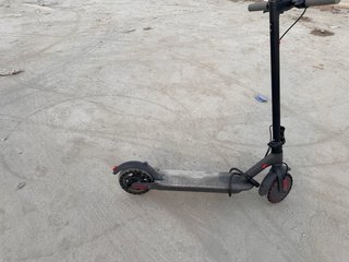 Patinete eléctrico en buen estado