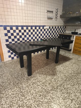 Mesa comedor y juegos niños vendo/cambio.