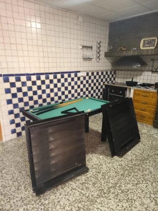 Mesa comedor y juegos niños vendo/cambio.