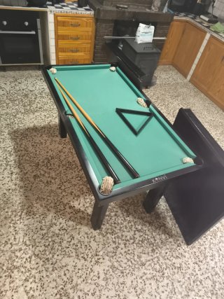 Mesa comedor y juegos niños vendo/cambio.