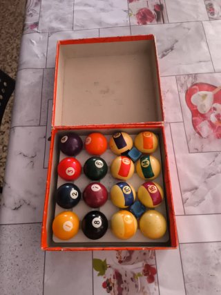 Mesa comedor y juegos niños vendo/cambio.