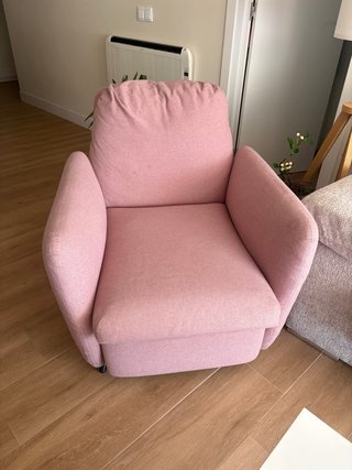 Sillón rosa de tela
