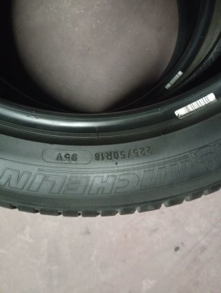 2 Neumáticos Michelin 225/50/18 V
