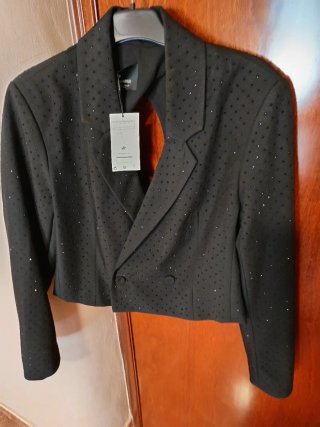 Chaqueta STR negra con pedrería