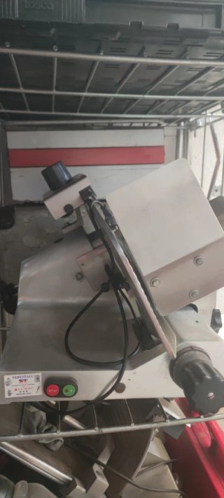 Cortafiambre profesional para hostelería