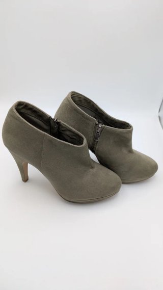 Botines ante verde musgo tacón