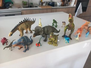 Lote de dinosaurios y leon de juguete 18 +1