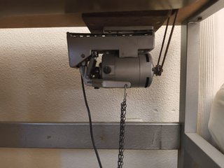Bancada con motorpara máquina de coser industrial