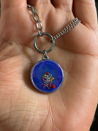 Collar artesanal flores naturales azul