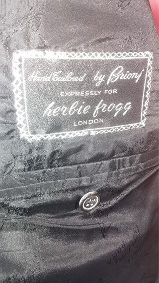 Esmoquin Brioni Hecho a Mano Vintage Negro