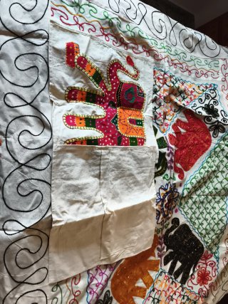 Cubre cama o mesa con diseño de elefantes