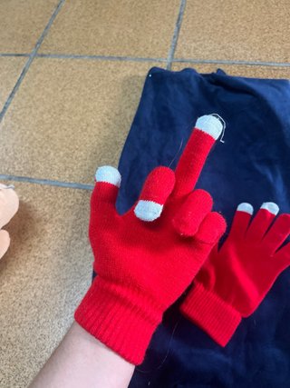 guantes rojos sin uso