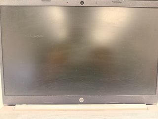 Portátil HP 15s-fq1xxx (Core i7, 8GB RAM, 477GB)