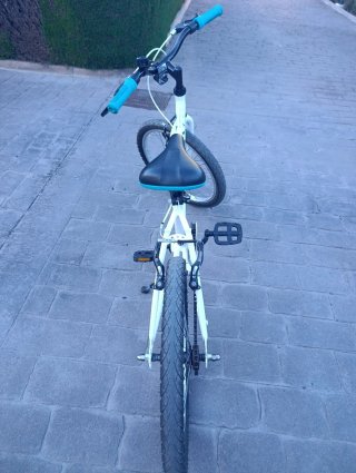 Bicicleta infantil Btwin blanca