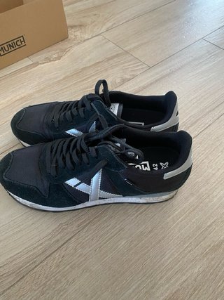 Zapatillas Munich Talla 42 Negras y Plateadas