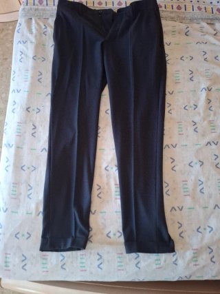 Conjunto traje de hombre azul marino.